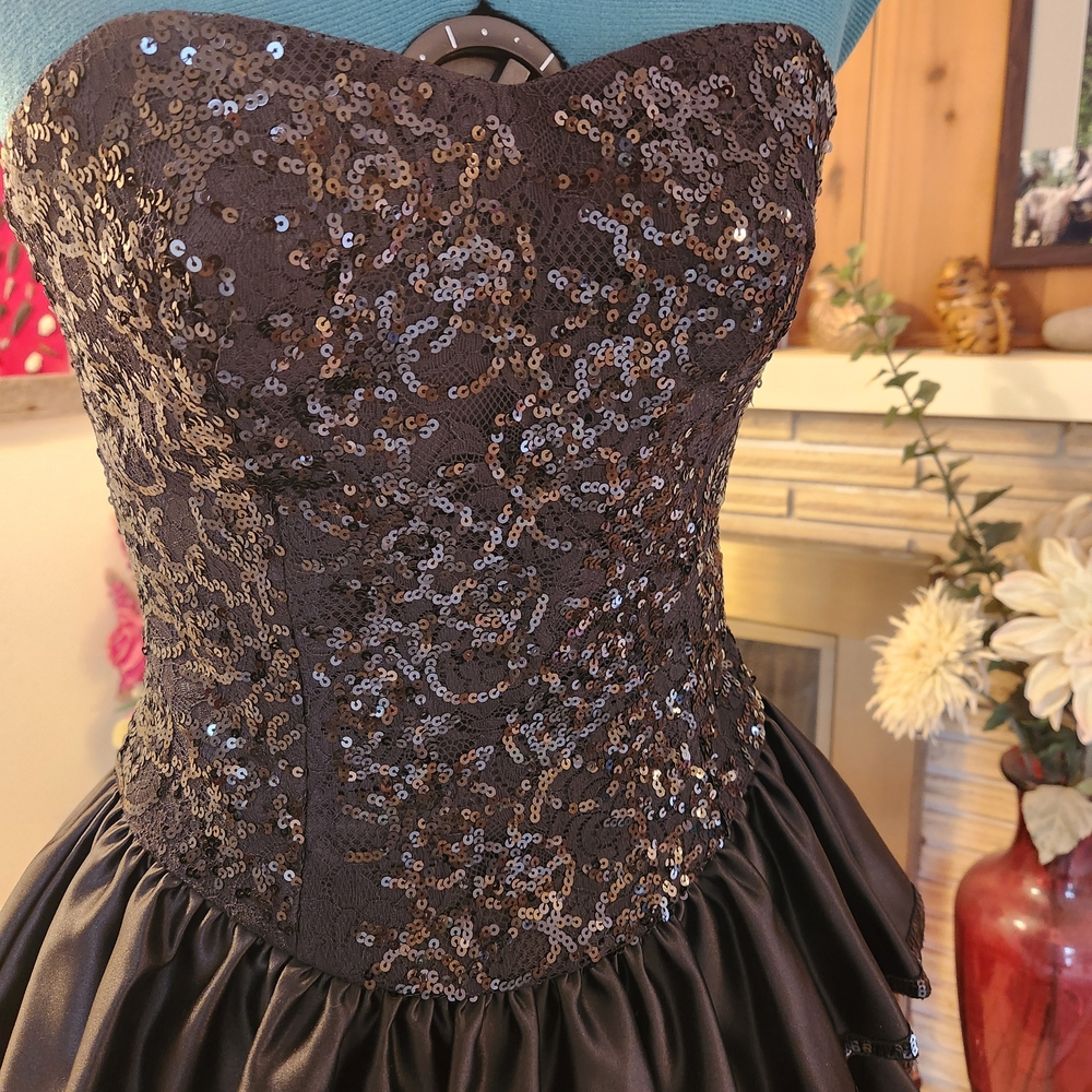 ✨ Vintage Betsey Johnson: The Ultimate Black Sequin "Dahlia" Party Dress ✨ - Picture 2 of 8